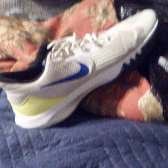 A pair of Nike Max's for $30 - Picture 2 of 2